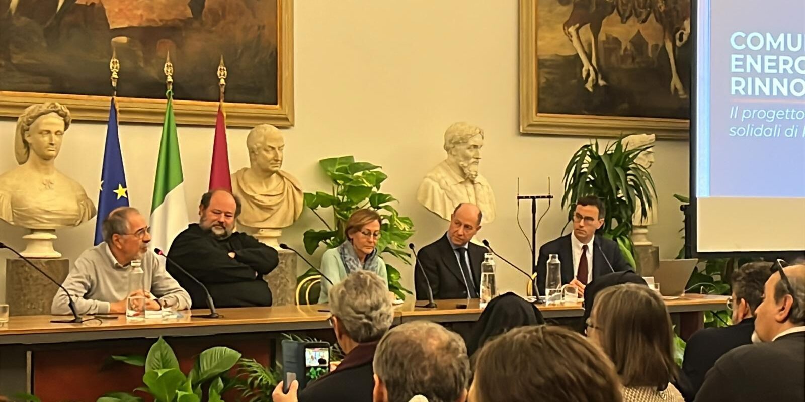 IMG-20250210-WA0027 Presentato al Campidoglio il Regolamento CER